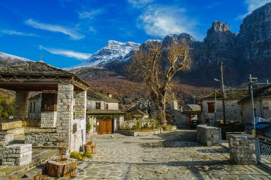 Walk in the mansion Konitsa!